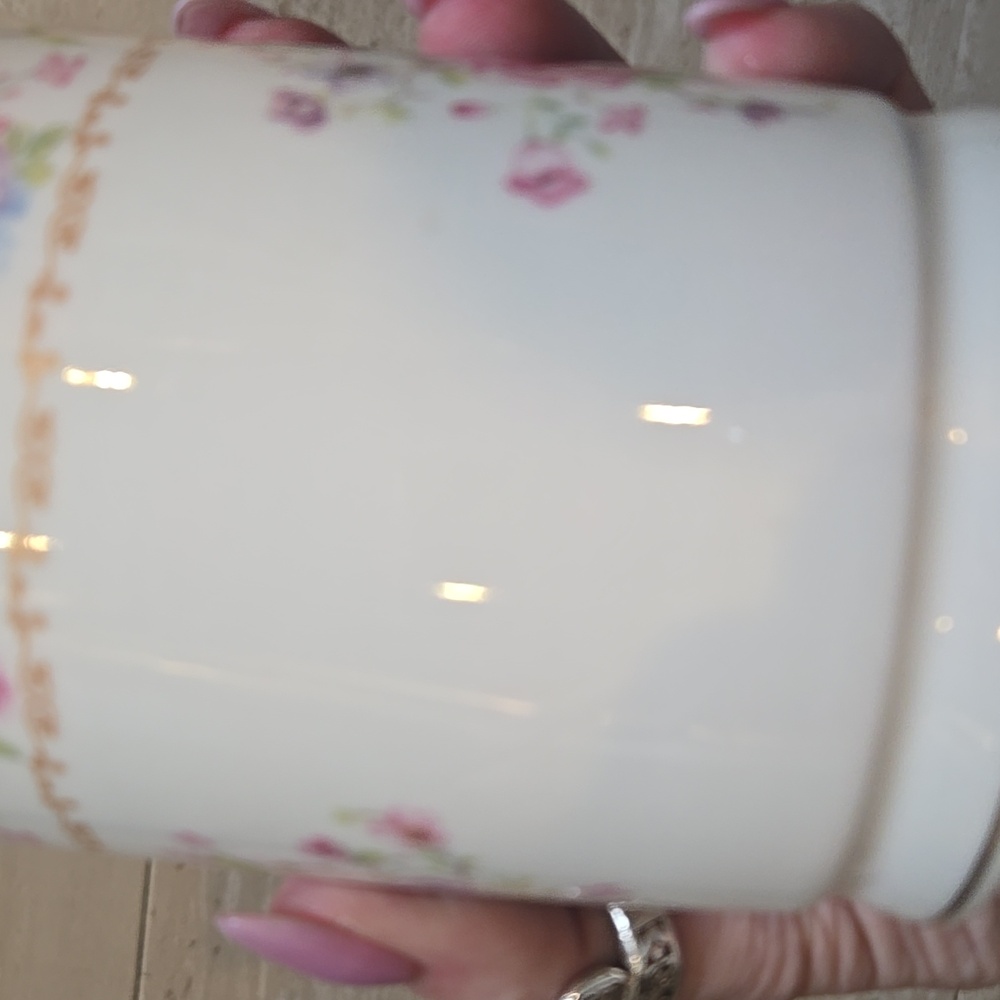 Grace Teaware Set of Two Elegant Fine Porcelain Floral Mugs - Picture 3 of 9